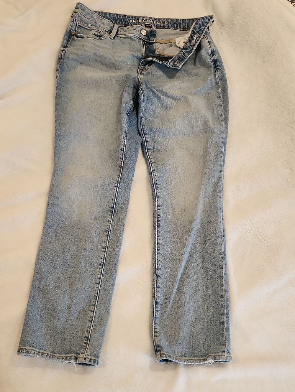 American Eagle Outfitters Light Wash Skinny Jeans
